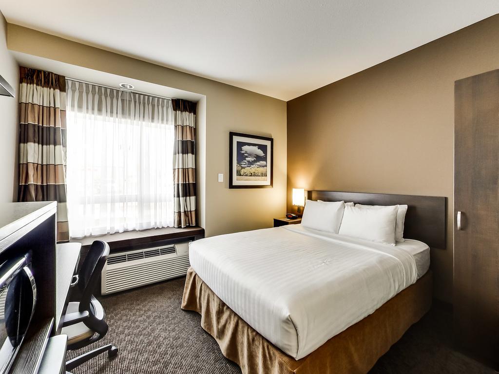 Microtel Inn & Suites By Wyndham Red Deer Bilik gambar